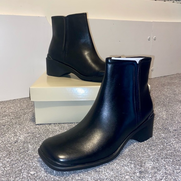 Liz Claiborne Shoes - Liz Claiborne black ankle boots